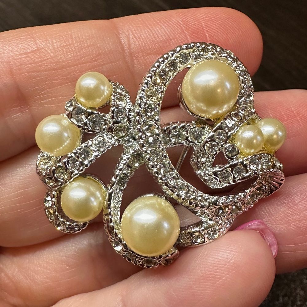 Vintage Goldette Signed faux pearl, rhinestons Flower Ribbons Pin Brooch